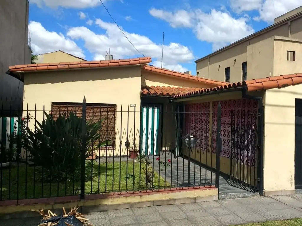 Casa Tipo Chalet en Venta en Castelar