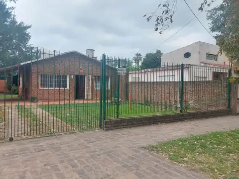 Casa en Venta con amplio parque.