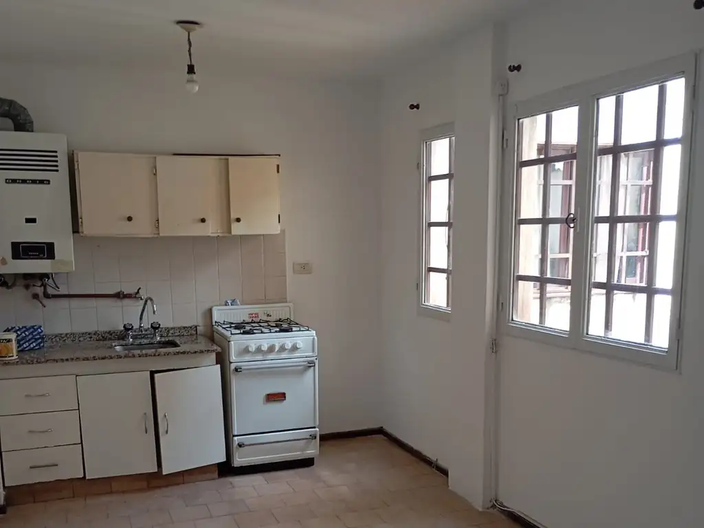 Departamento en alquiler de un dormitorio sobre Av. Velez Sarsfield 1302