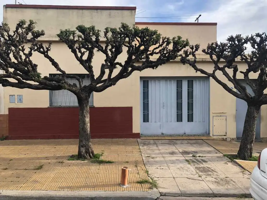 Casa 3 amb con departamento 2 amb en Tablada