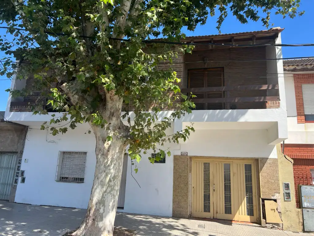 VENTA: PH EN PLANTA ALTA 2 AMBIENTES CON GARAGE - LOMA HERMOSA