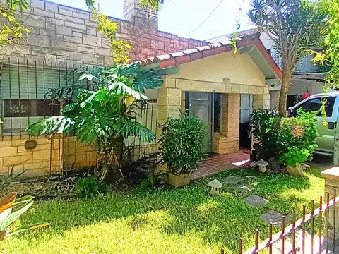 Casa  Pacheco apto credito  Venta 4 ambientes con dependencia  y  jardin