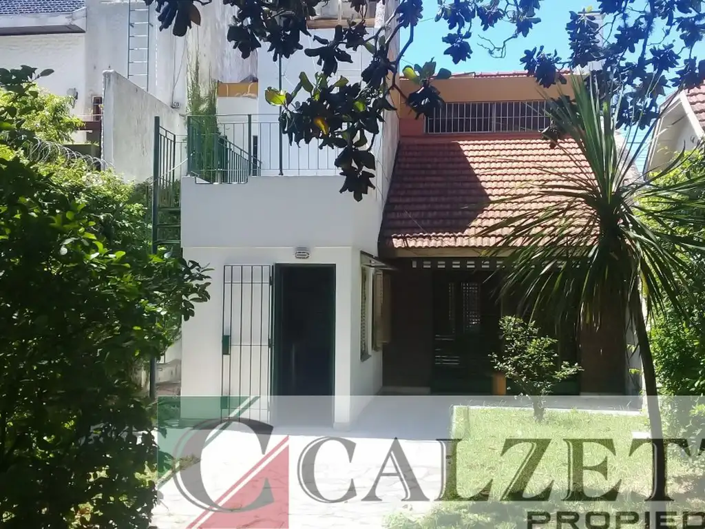 Venta de casa 3 ambientes con cochera