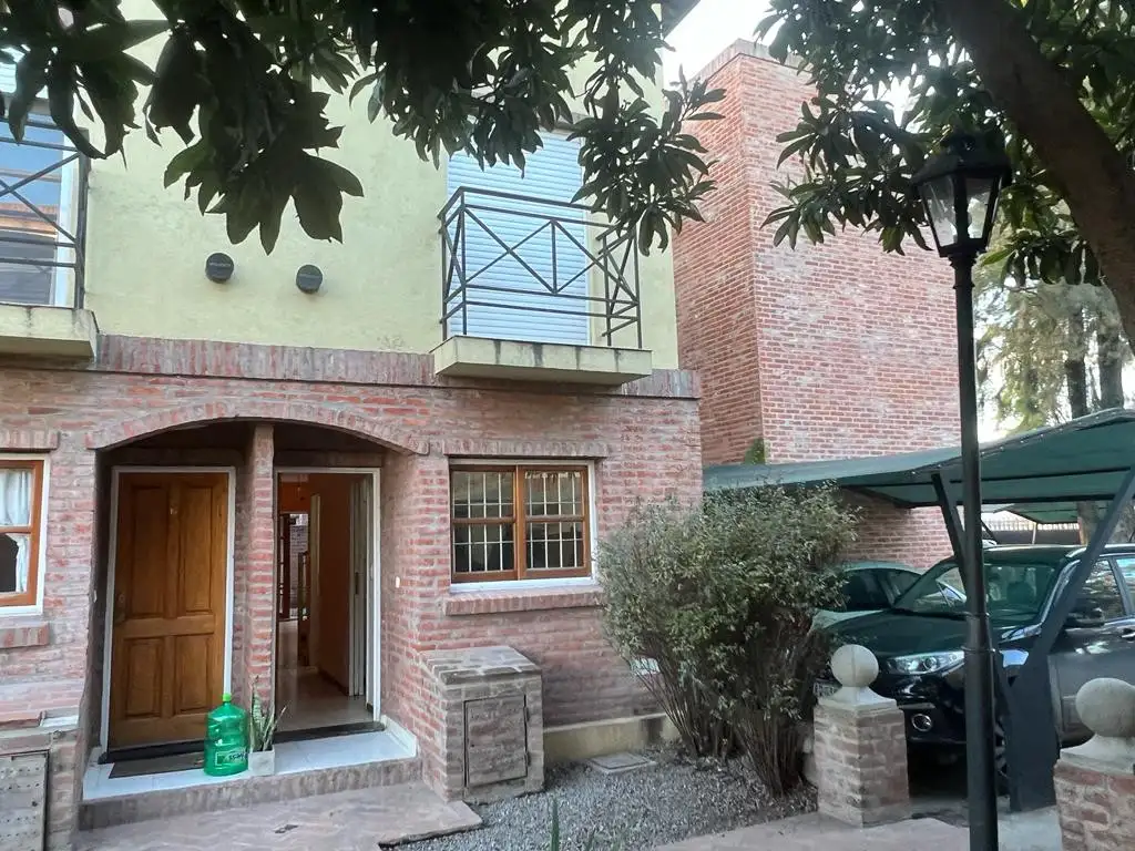 Duplex en tres plantas, en complejo San Miguel Village