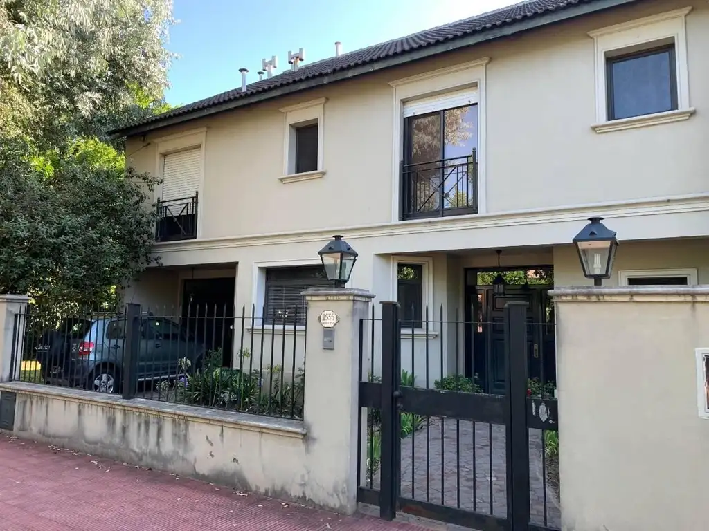 Venta de casa de estilo 5 ambientes cerca del río, la mejor zona de Martinez