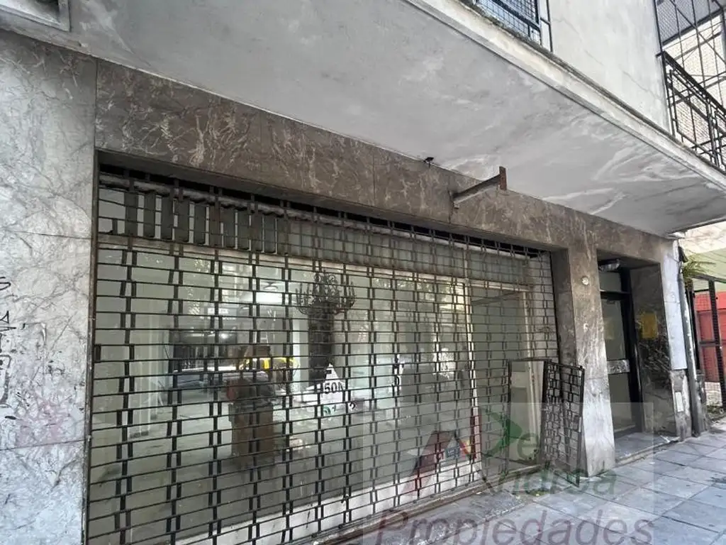 VENTA LOCAL COMERCIAL A LA CALLE CON SOTANO Y PATIO