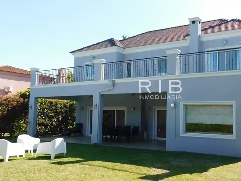 Casa en Venta - 4 dormitorios - USD 450.000
