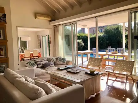 Excelente casa moderna con pileta muy luminosa impecable - Foto 0