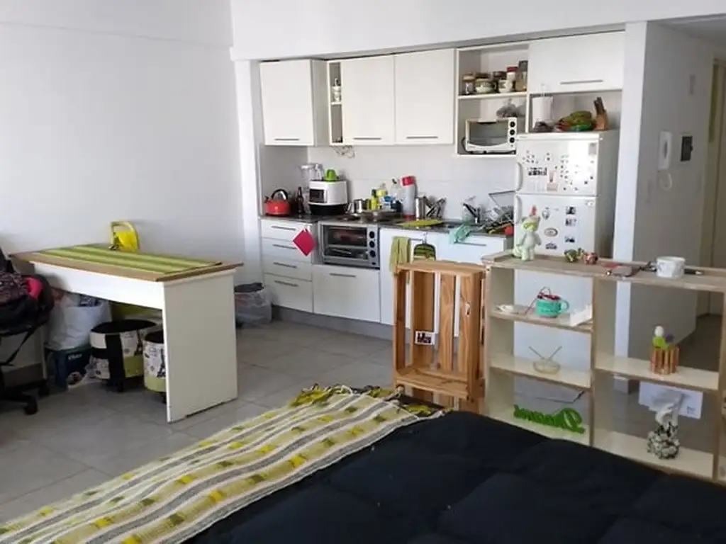 1 AMBIENTE EN VENTA CON COCHERA FIJA Y CUBIERTA!