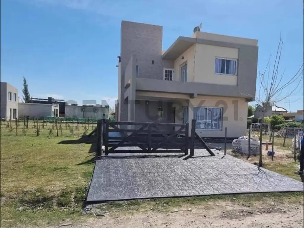 CASA EN VENTA DE 5 AMBIENTES DOMSELAAR CHICO - SAN VICENTE