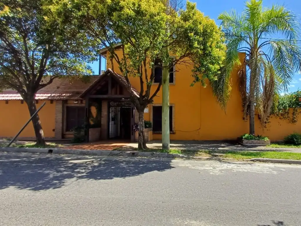 Hermosa Casa de 3 Dor. + Dpto. en Quebrada de las Rosas.