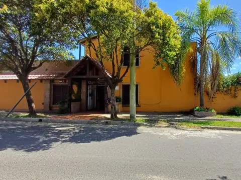 Hermosa Casa de 3 Dor. + Dpto. en Quebrada de las Rosas.