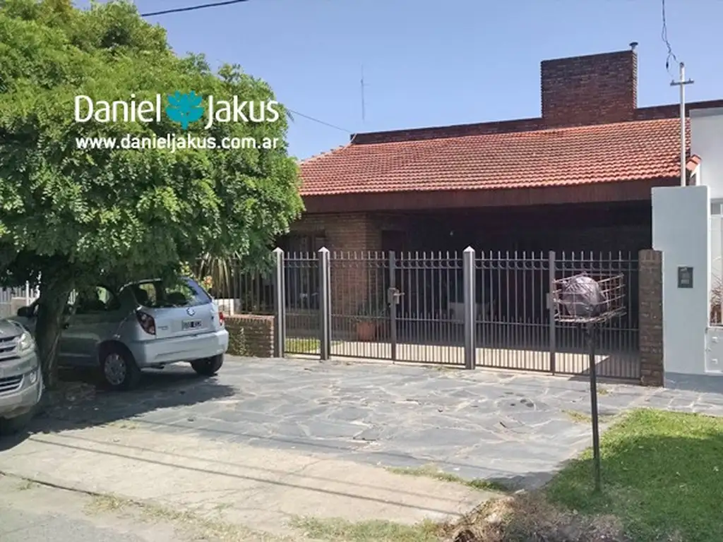 CASA EN VENTA  61 e/ 139 y 140 - DANIEL JAKUS PROPIEDADES