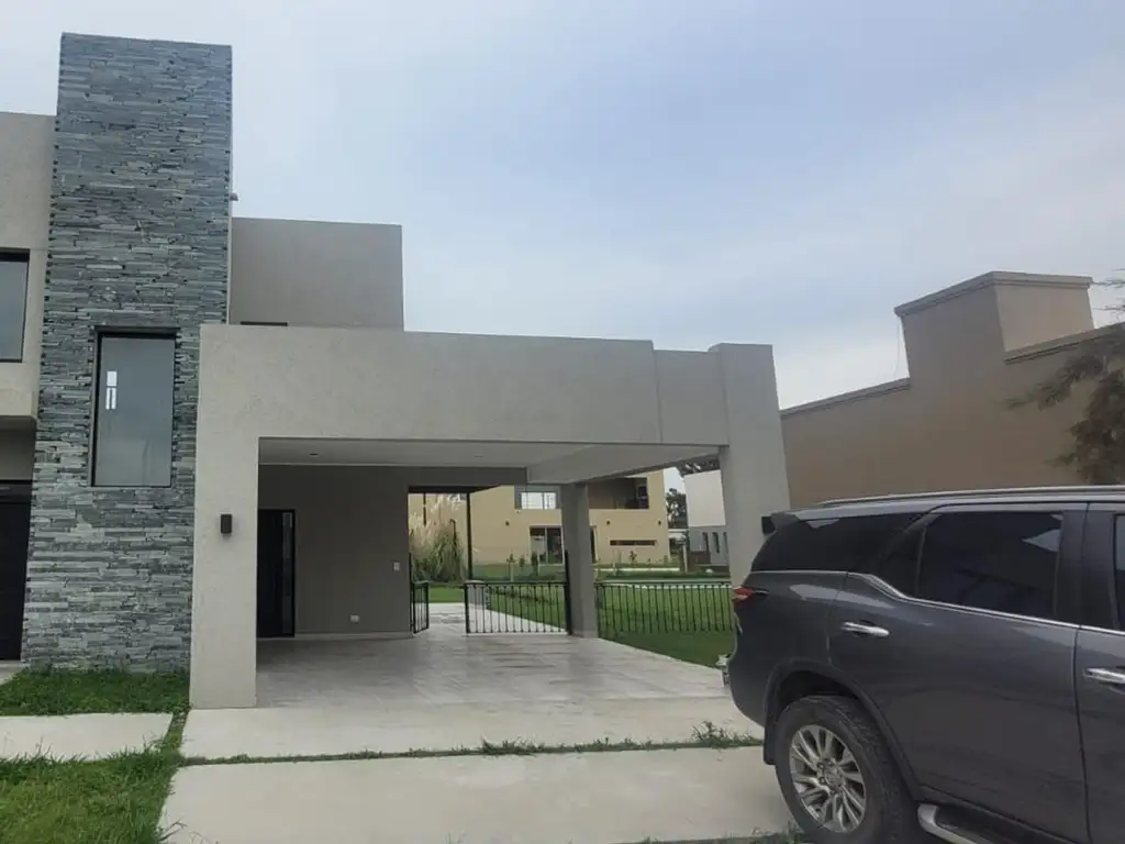 Casa en venta en Country  en Solar de Álvarez Barrio Privado