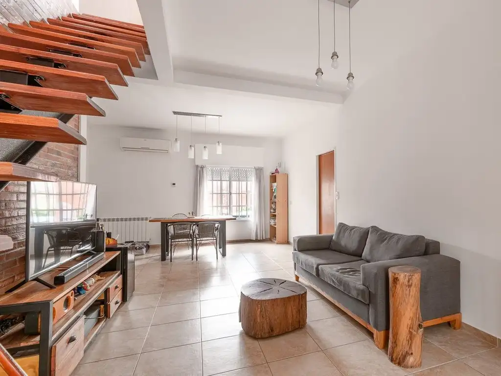 Venta Casa 4 Ambientes Parque y Cochera Haedo Sur