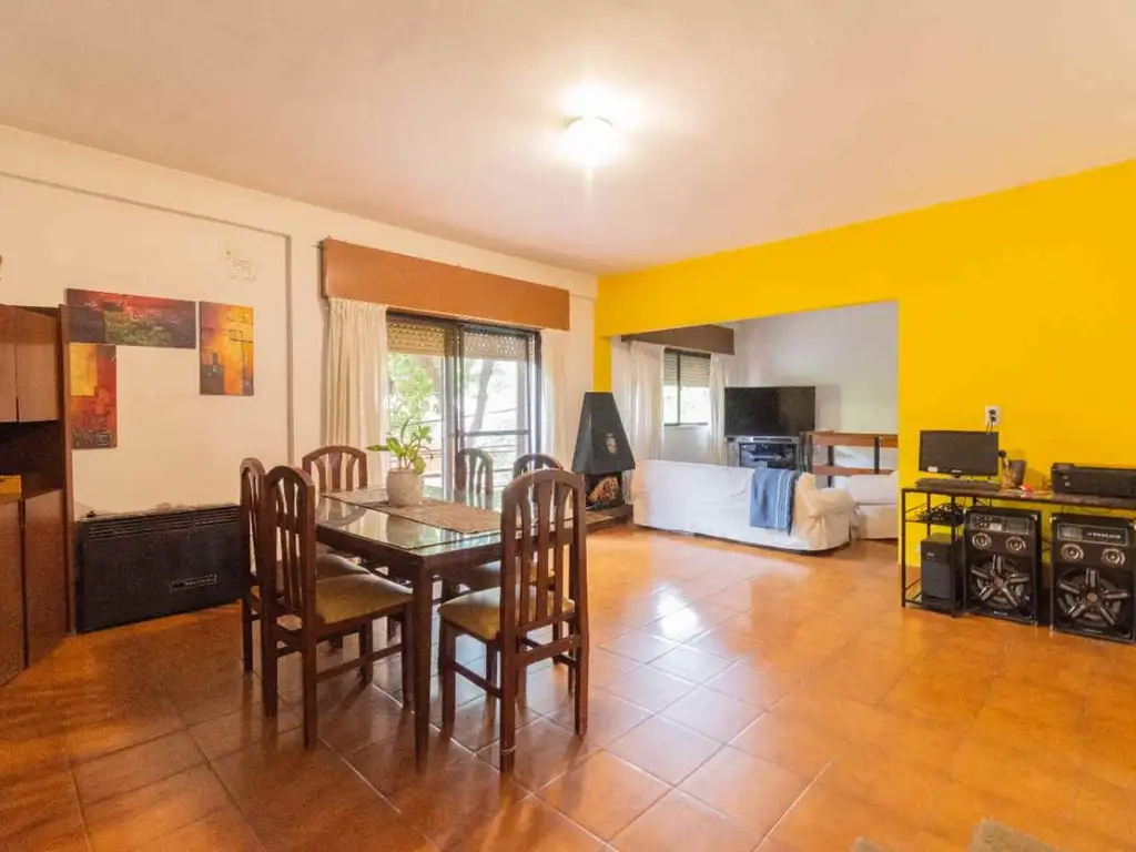 VENTA CASA 5 AMBIENTES + COCHERA VILLA MARTELLI