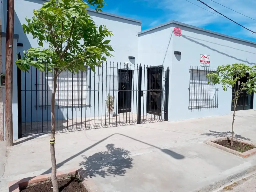 Casa en venta - 2 Dormitorios 1 Baño - Cocheras - 300Mts2 - Alsina, Baradero