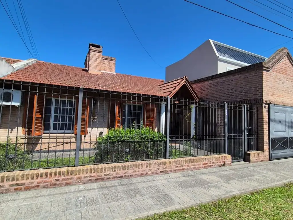 VENTA CASA 4 AMBIENTES LUJAN BARRIO ESPERANZA