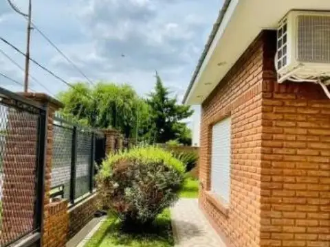 Casa en venta - 3 dormitorios 2 baños - 636Mts2 - General Belgrano