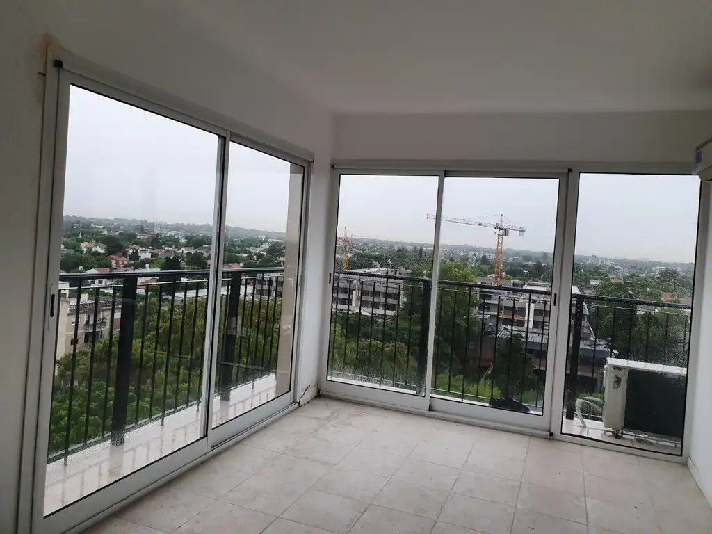 Excelente departamento en venta sobre Centenario 3 amb. con 2 cocheras y vista abierta