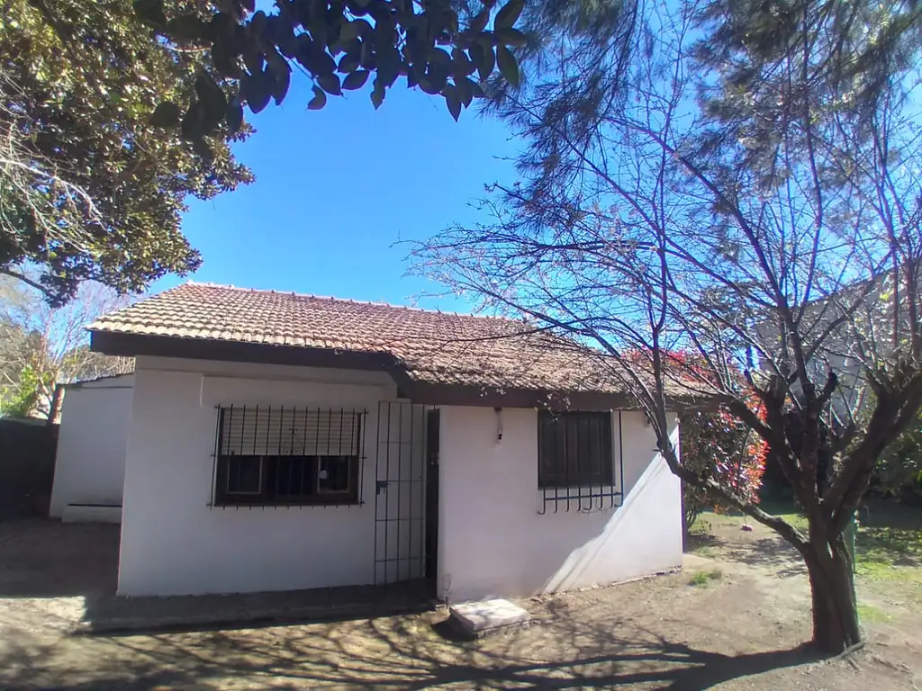 CASA CON PILETA - ROBLES DEL MONARCA - EXCELENTE UBICACION - 600 M2 DE TERRENO - A METROS DE PLAZA