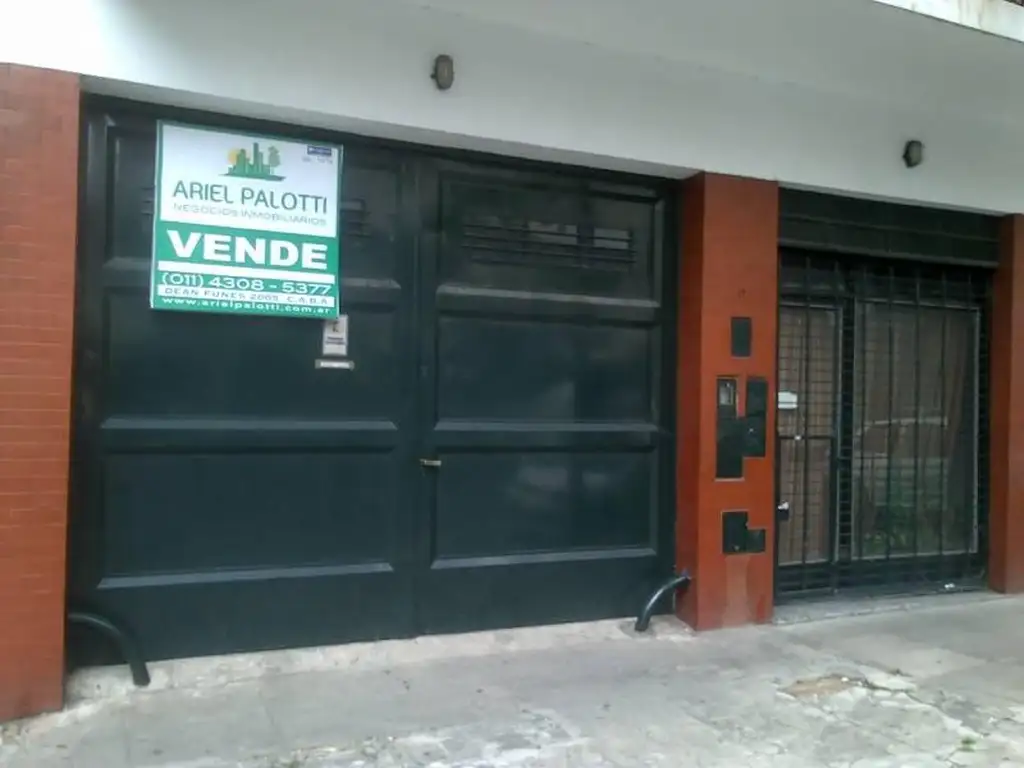 Venta Local con depto en primer piso en block, sobre Lote Propio - Barracas. CONSULTE FINANCIACION!