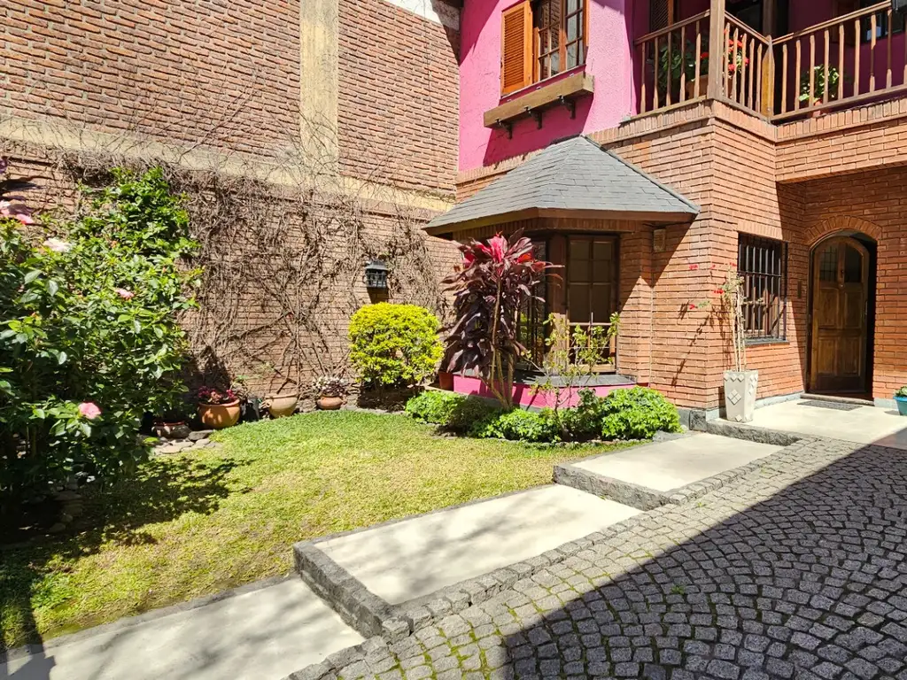 HERMOSA CASA EN VENTA DE 6 AMBIENTES CON JARDIN Y PILETA EN NUÑEZ!