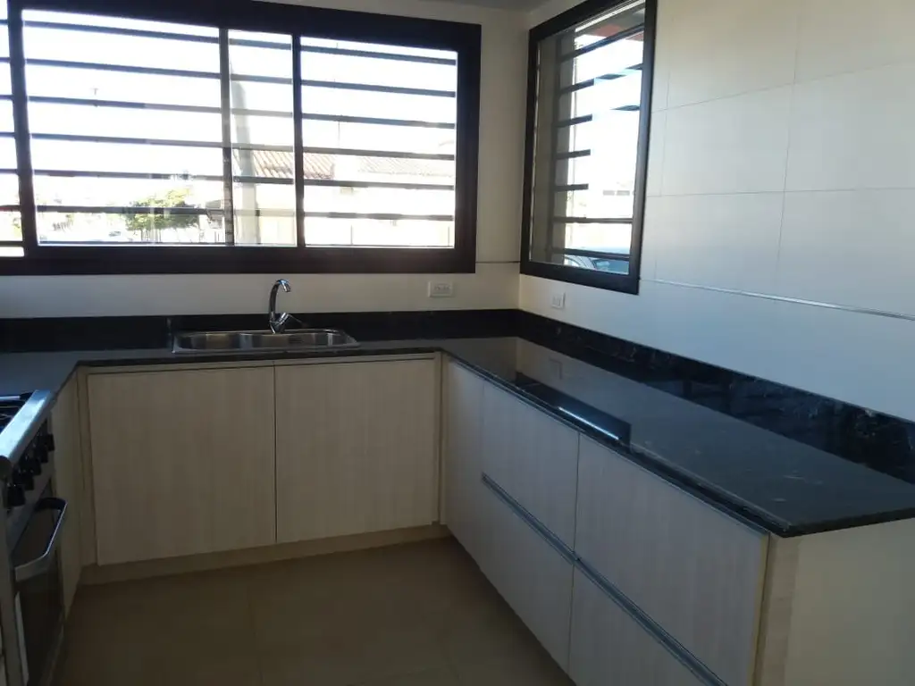 Ph en Alquiler Por Temporada en Punta Mogotes - 3 ambientes
