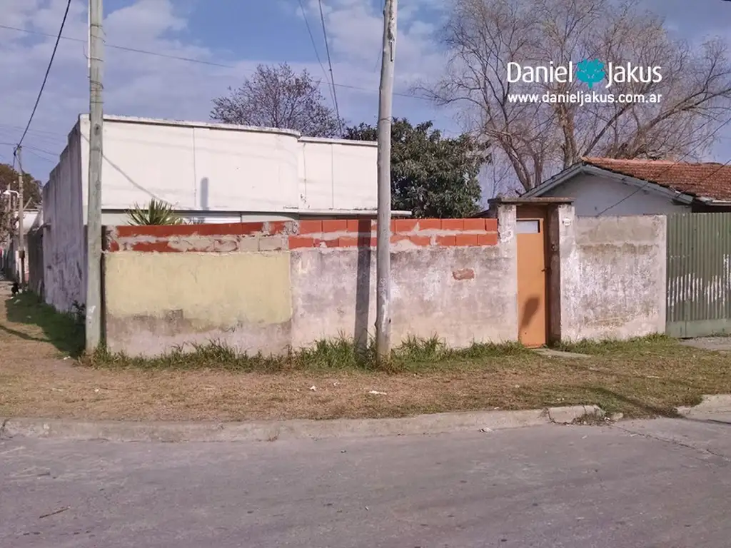 CASA EN VENTA - calle 127 esquina 62- Berisso - DANIEL JAKUS PROPIEDADES