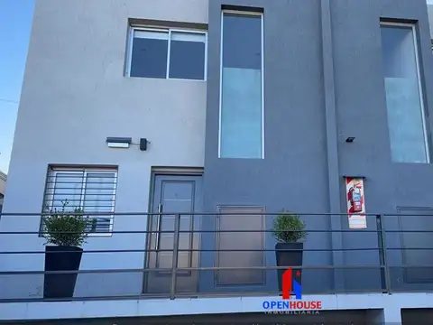 OPENHOUSE VENDE DUPLEX A ESTRENAR, UBICADO EN HERMOSA ZONA FRENTE A BARRIO DALVIAN.