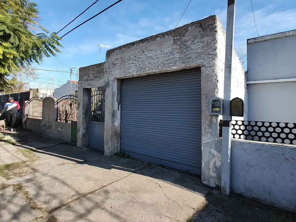 Casa 3 dormitorios en venta, a refaccionar