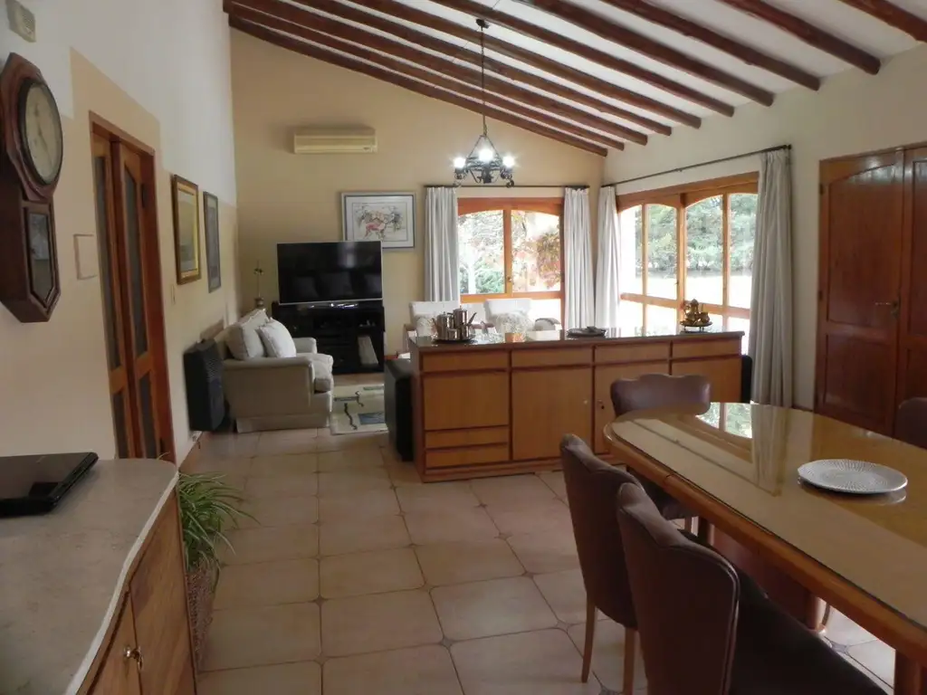 Casa en venta - 5 Dormitorios 4 Baños - Cocheras - 30.780Mts2 - Rama Caída, San Rafael