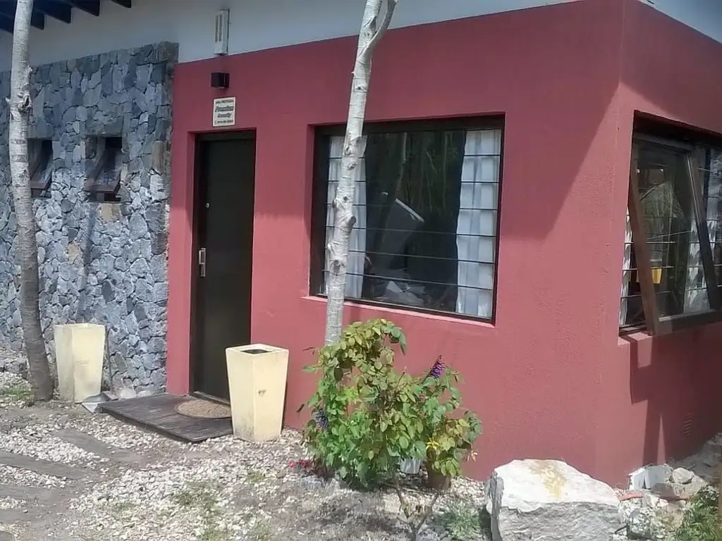 Casa en alquiler temporario de 3 dormitorios c/ cochera en Mar Azul