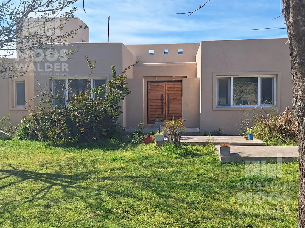 Vende Casa en B° Santa Isabel etapa 1- Ing. Maschwitz