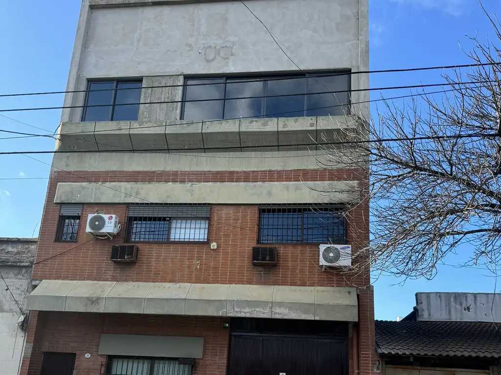 EDIFICIO DE 3 PLANAS EN VENTA EN PATERNAL EXCELENTE ESTADO A 2 CUADRAS DE WARNES Y JUAN B, jUSTO - DUEÑO DIRECTO