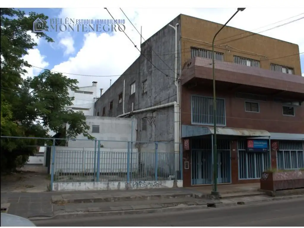 Excelente edificio multifuncional con salida a dos calles(Brandsen y Quesada), Inigualable ubic...