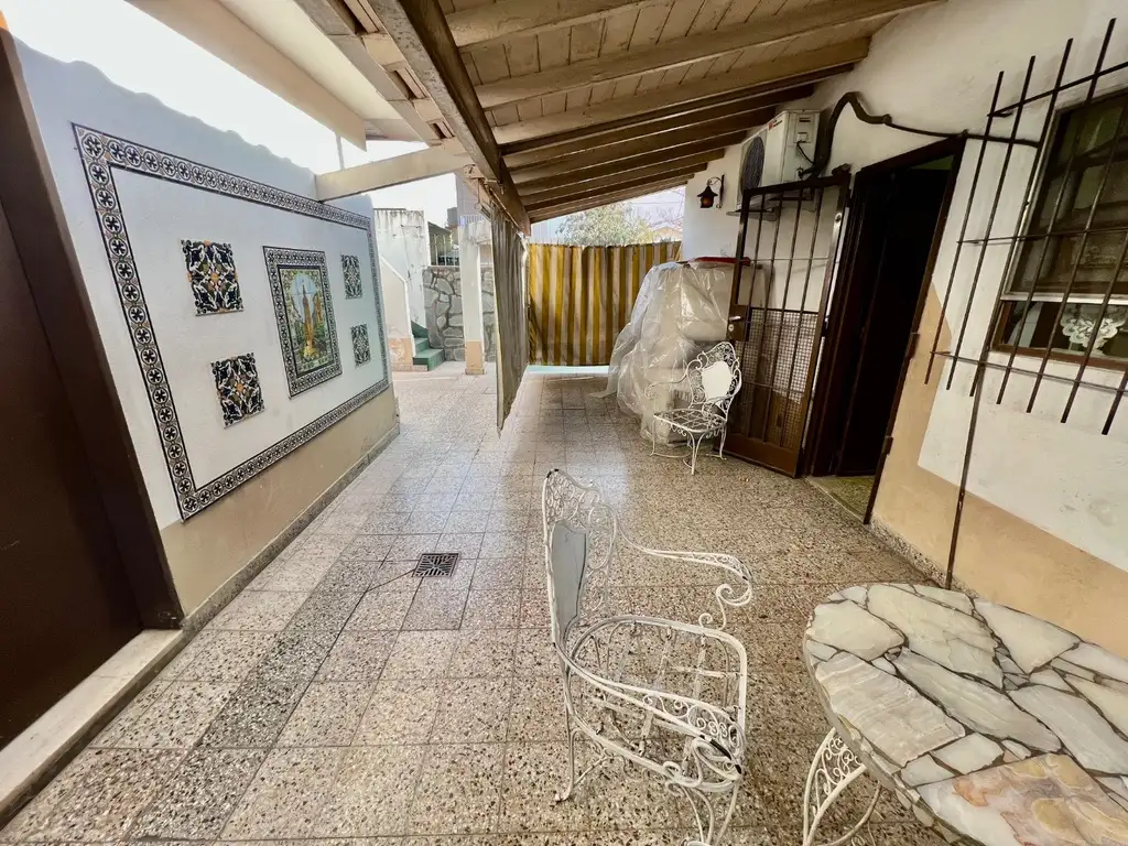 Martínez Solido Chalet Lote Propio con 3 Dorm, Patio y Garage y