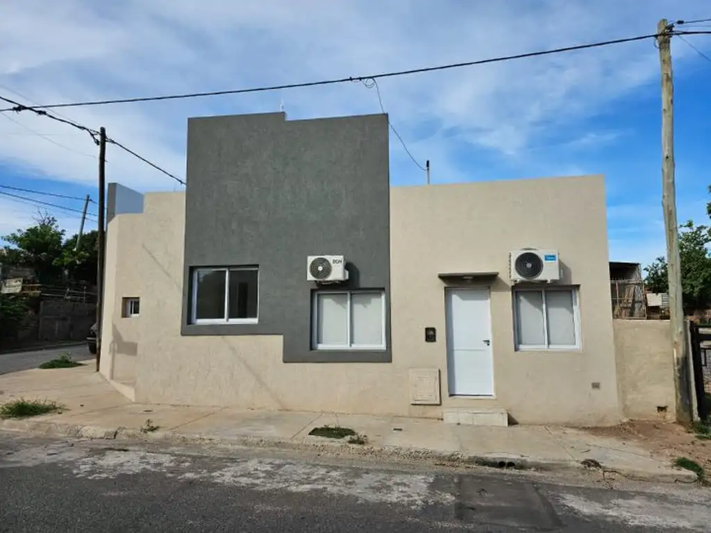 Casa totalmente equipada y amoblada de 2dormitorios, un baño, patio . A estrenar ! CASA 1 - Bas...