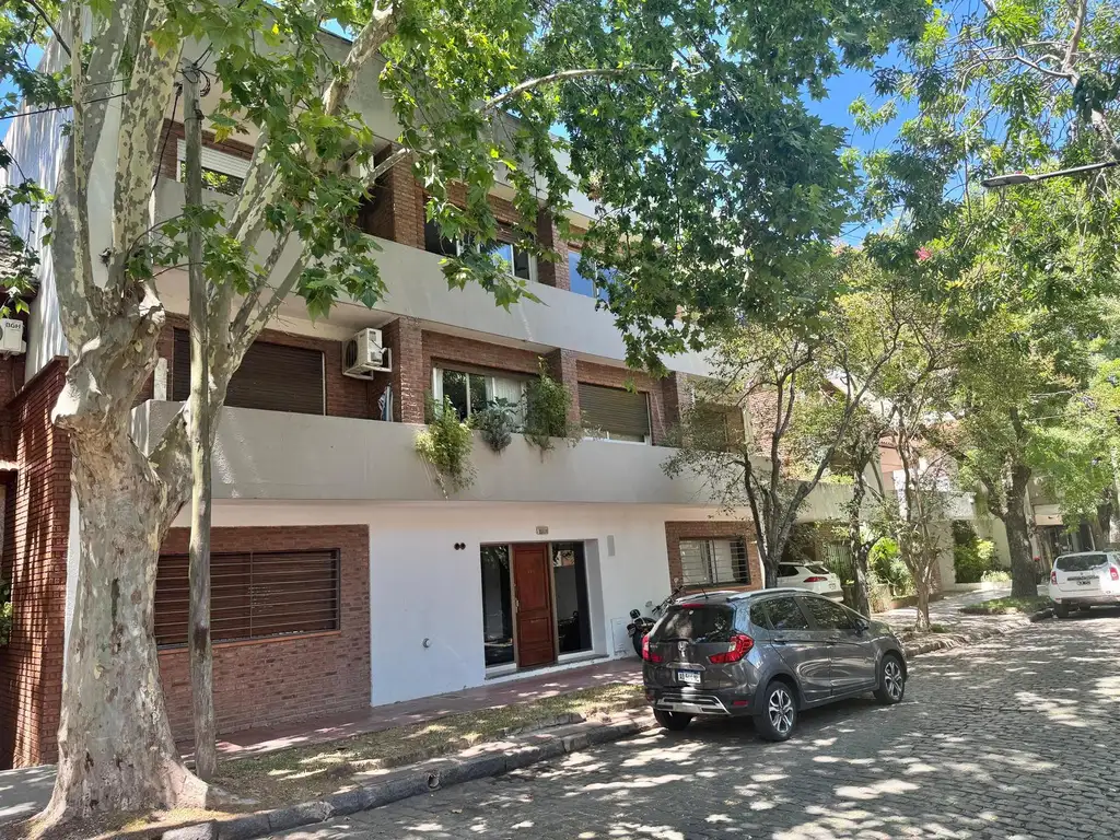 MUY BUEN DEPARTAMENTO DE TRES AMBIENTES EN PLENA ZONA RESIDENCIAL DE MARTINEZ.