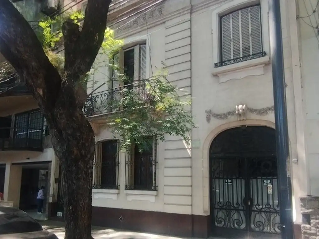 MAGNIFICA Y SEÑORIAL CASA SOBRE PEDRO GOYENA TIPO PH CON ENTRADA INDEPENDIENTE!