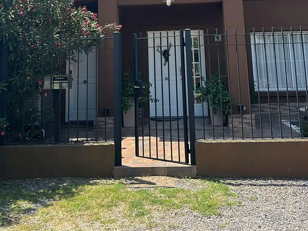 Casa en venta - 4 Dormitorios 4 Baños - Cocheras - 500Mts2 - Mercedes