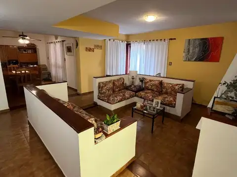 CASA EN VENTA 4 DORMITORIOS LOMAS DE SAN MARTÍN CÓRDOBA