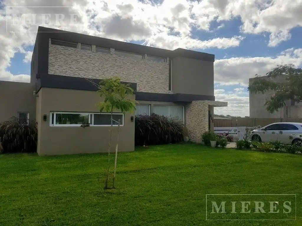 Casa en venta en el Barrio San Matías área 1, a la laguna