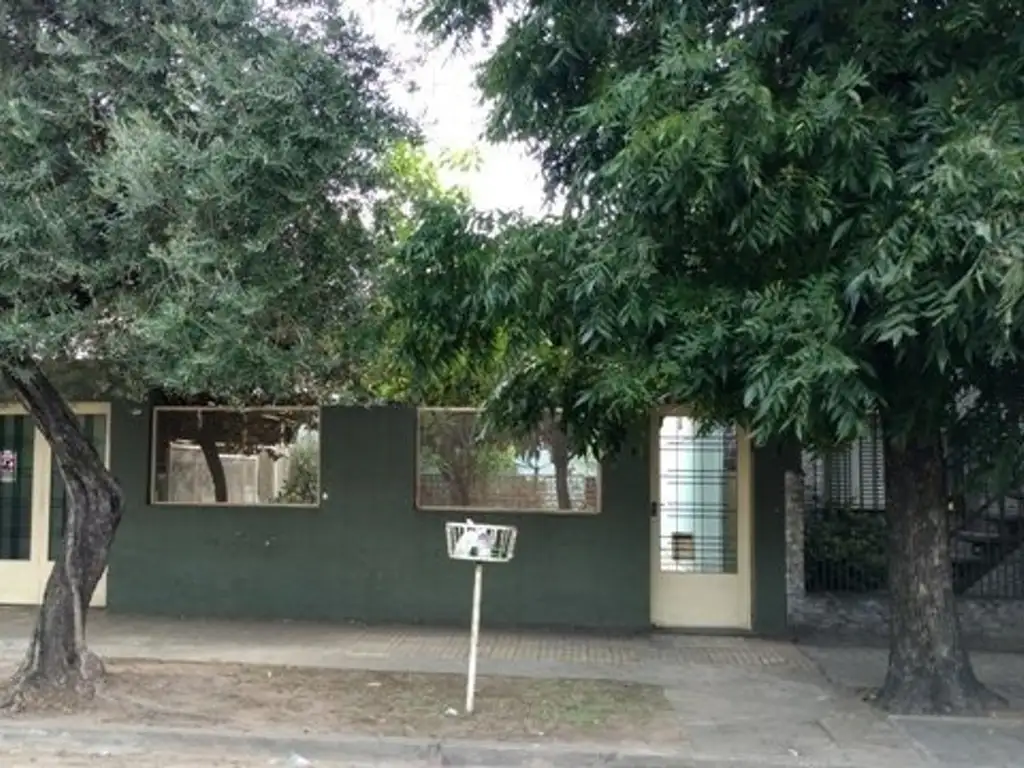 Casa / Lote de 10 x 30 , San Justo centro