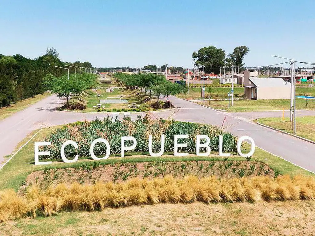 Terreno en  Ecopueblo - Salida a 2 calles