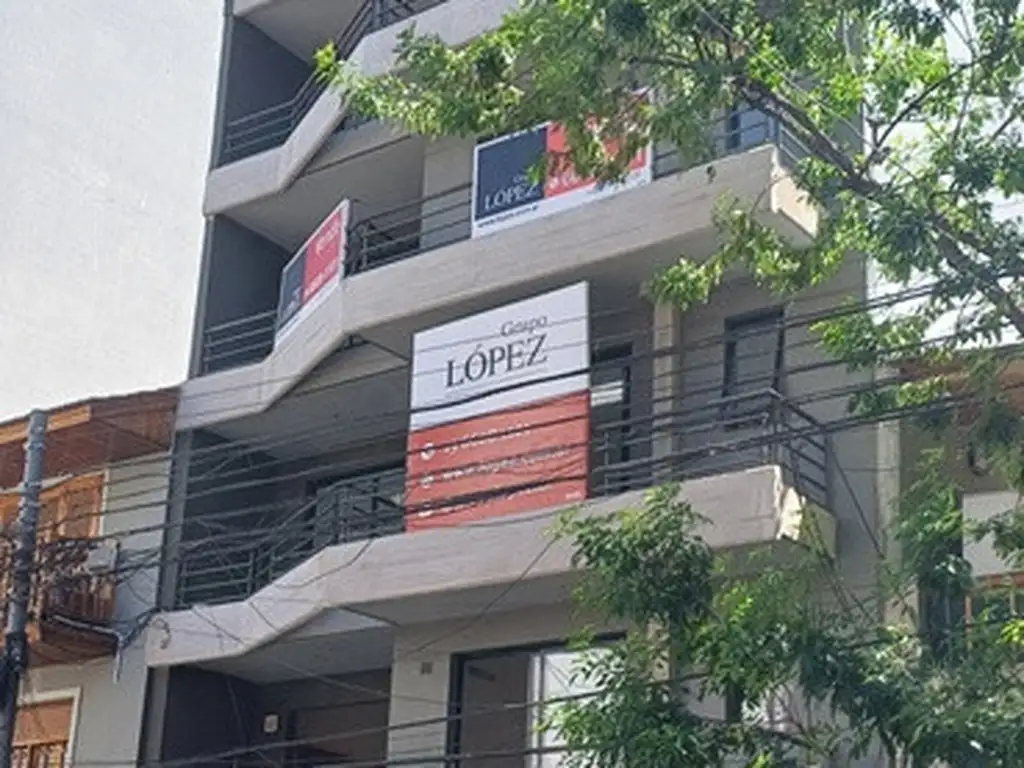 Guardia Vieja 4200, Departamento monoambiente frente 2°piso con balcón