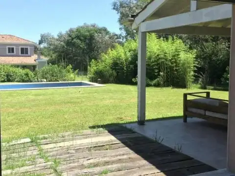 Casa en Venta - 3 dormitorios - USD 280.000