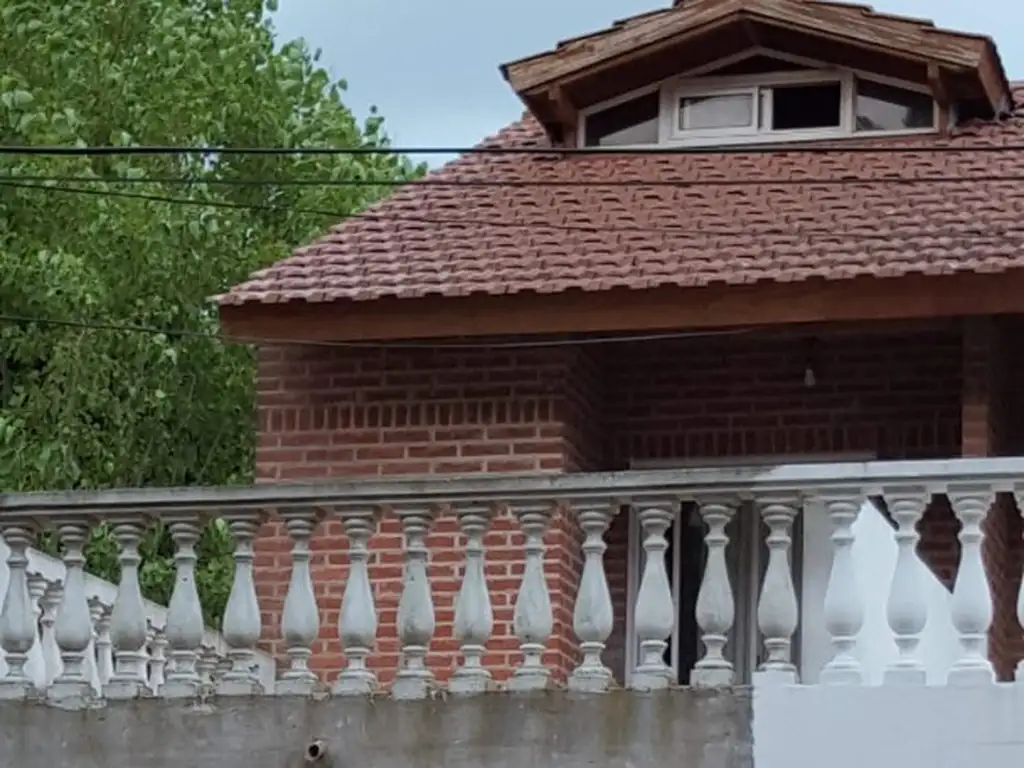 Excelente Duplex en las Toninas a 4 cuadras de la playa y frente a la plaza Soldado de Malvinas