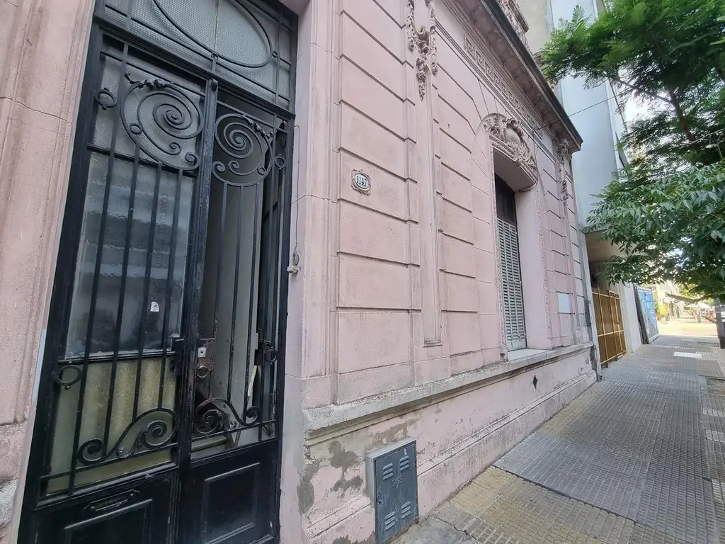 VENTA CASA para LOTE/ DEPOSITO A REFORMAR O DEMOLER