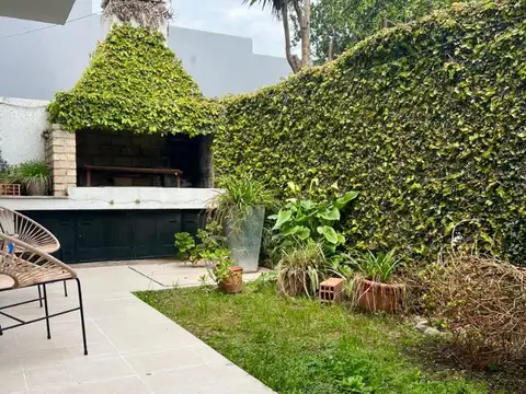 CASA 3 DORM. 3 BAÑOS - COCHERA - PARRILLA - EXCELENTE UBICACIÓN - LOBOS CENTRO